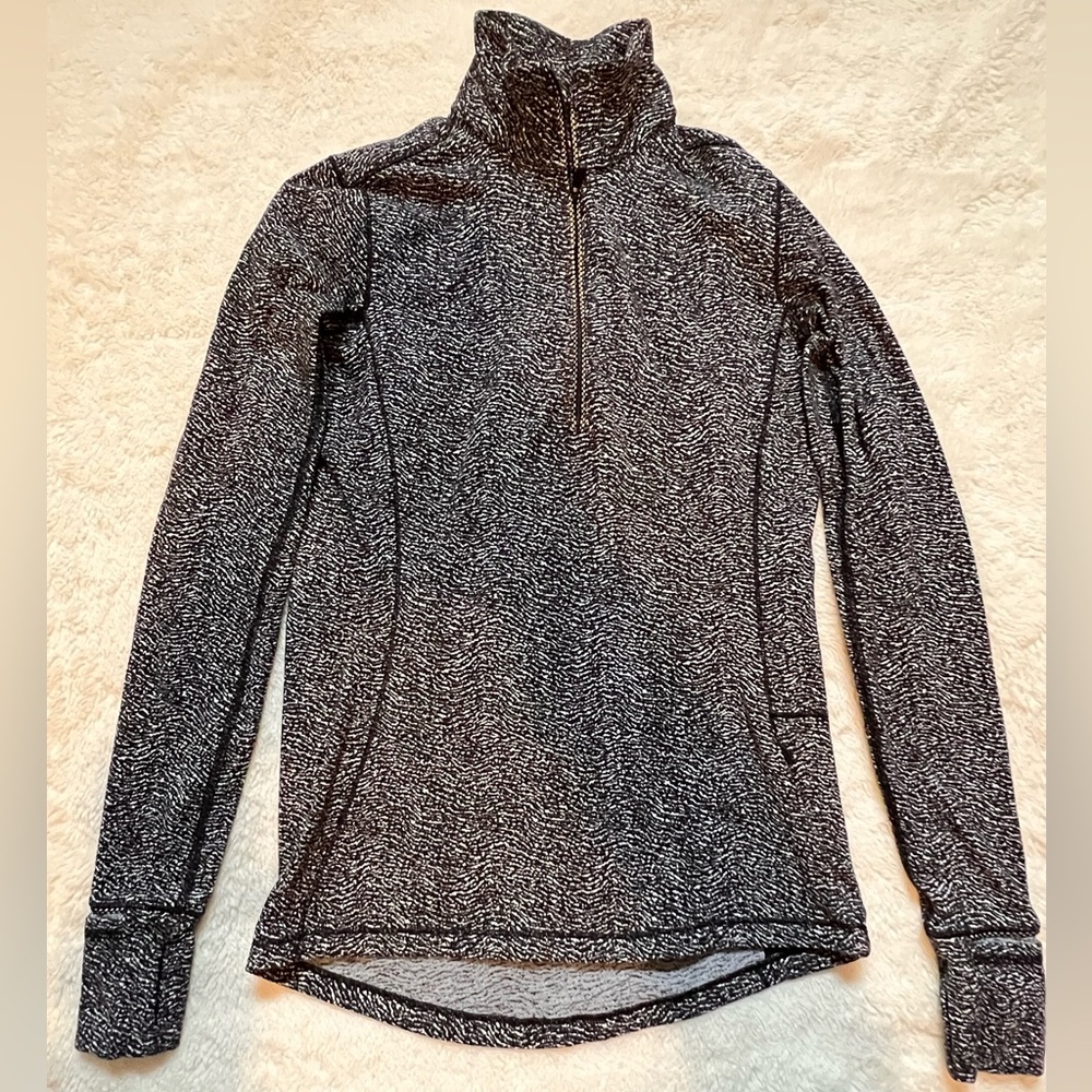 Lululemon Outrun 1/2 Zip
PTP 16 (4-6)
Running Luon Ripple Black White
H180